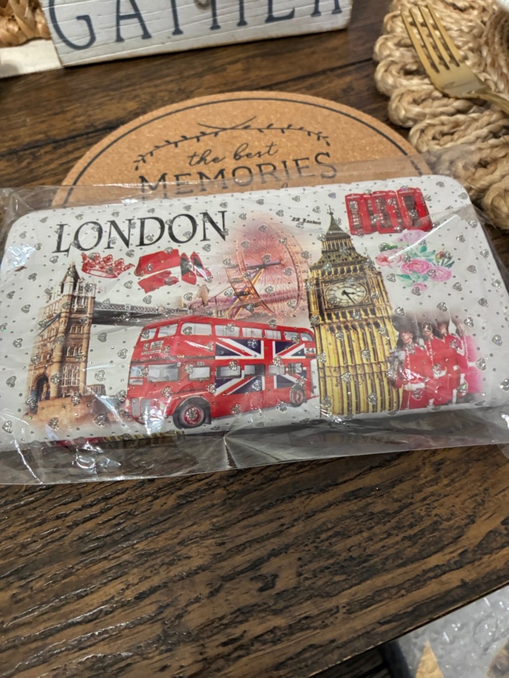 London Print Women's Wallet - White with Red Accents